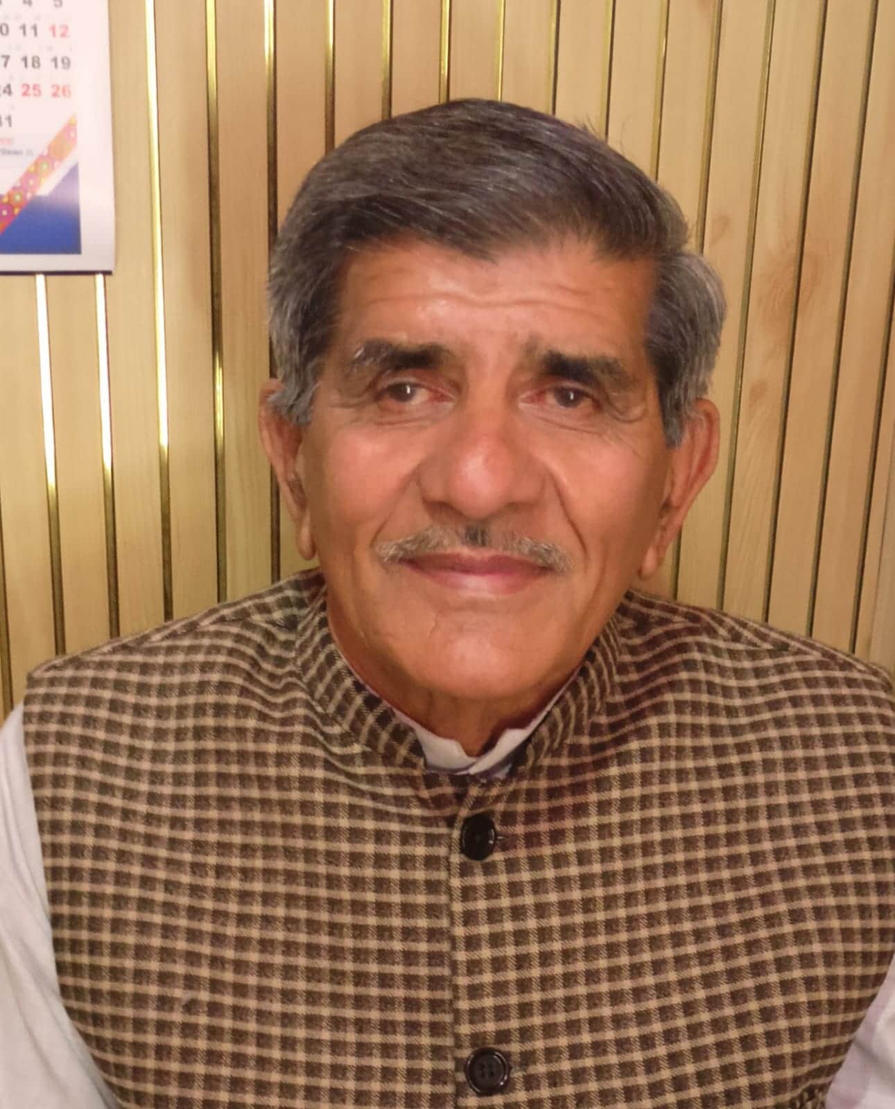 दुग्ध प्रसंघ के पूर्व निदेशक सुंदर सिंह ठाकुर।