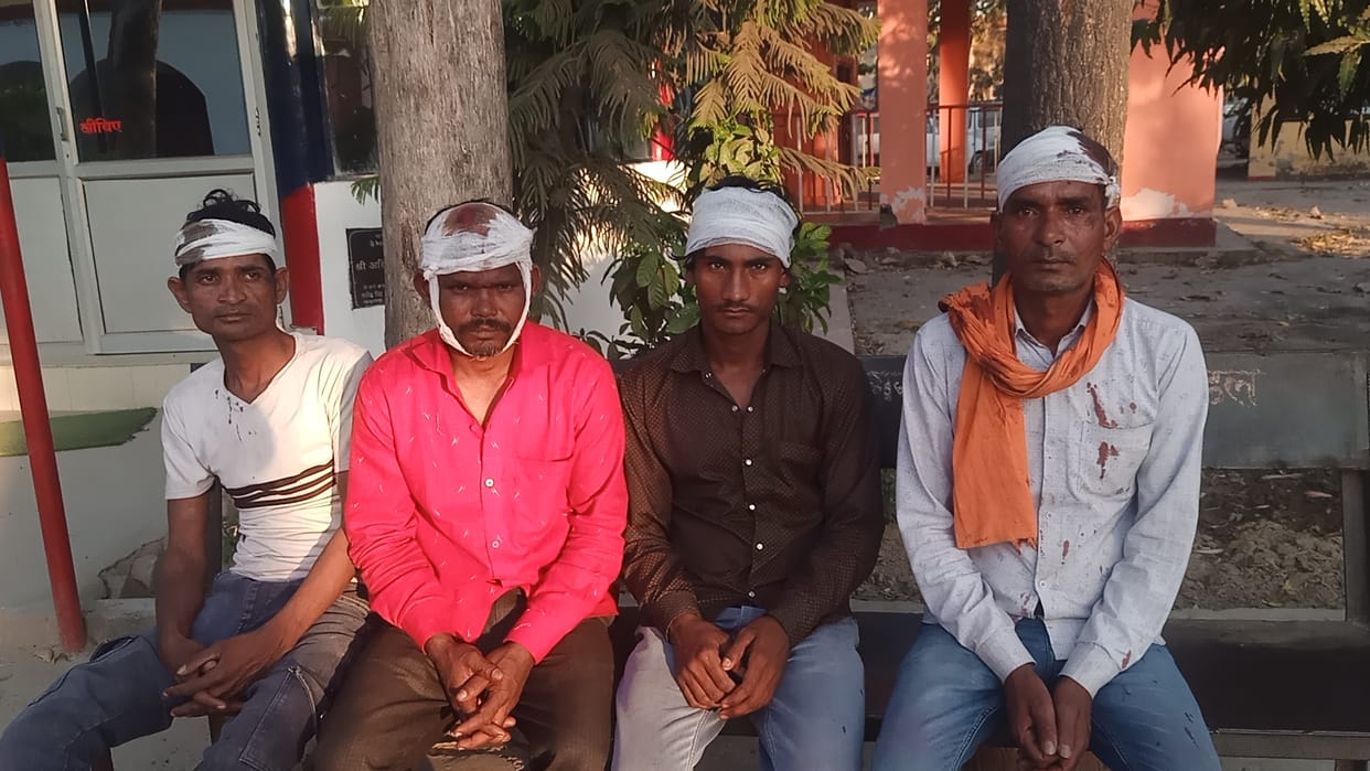 Private bus staff beat up four passengers