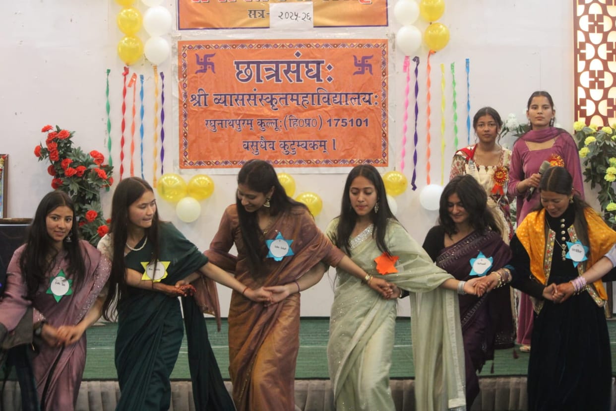 Manoj was chosen as Mr., Maneka as Miss Farewell