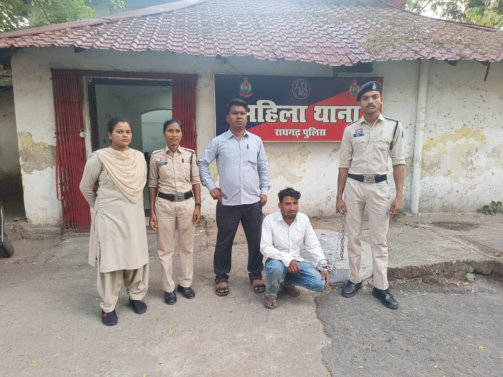 युवती से दुष्कर्म का आरोपी गिरफ्तार