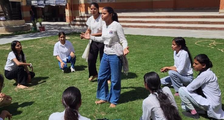 25jjrp10- झज्जर। नुक्कड़ नाटक में भाग लेती छात्राएं। स्रोत- कॉलेज