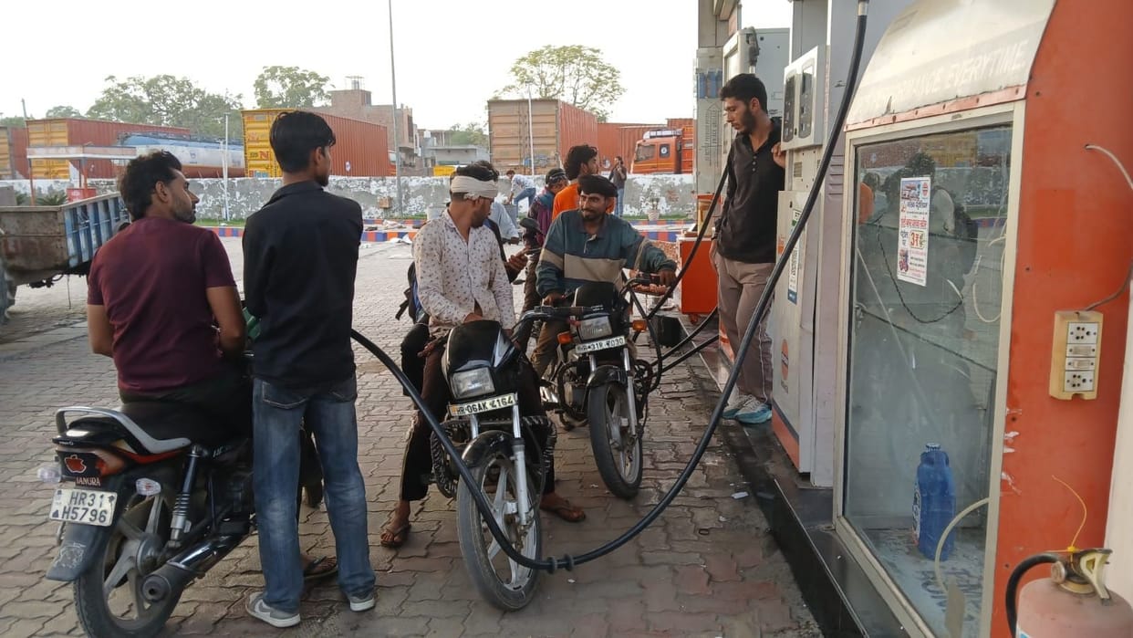 20 Pumps Dry in District, 80 Have Only a Three-Day Stock... People Spotted Carrying Petrol in Drums