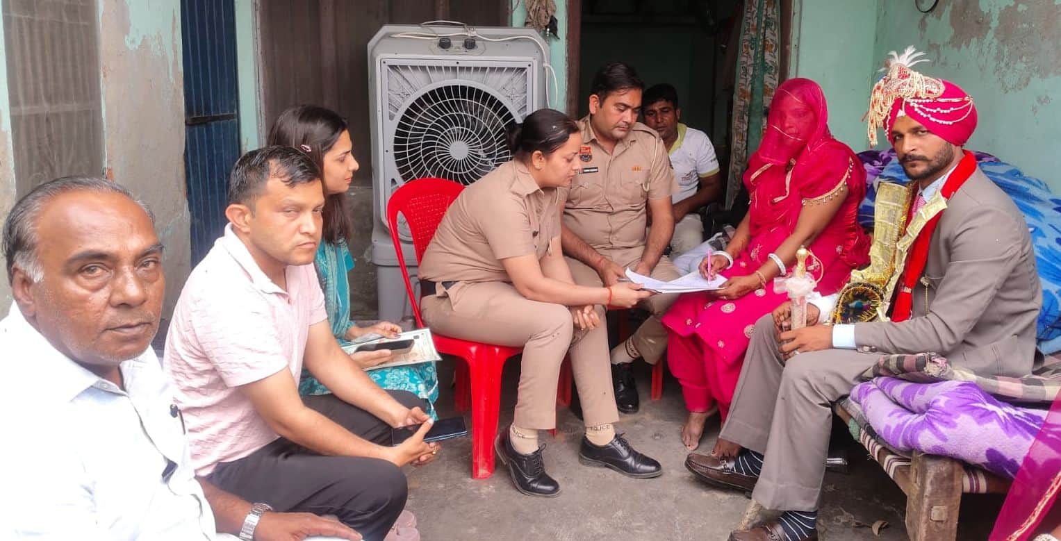 26जेएनडी25-भिवानी रोड पर नाबालिग लड़की की शादी रूकवाने पहुंची टीम। स्रोत कर्मचारी