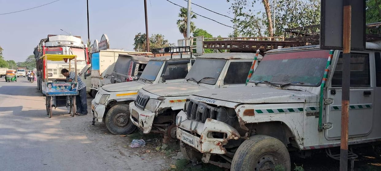 Police station entrances have become junkyards, with dilapidated vehicles parked for five or ten years.