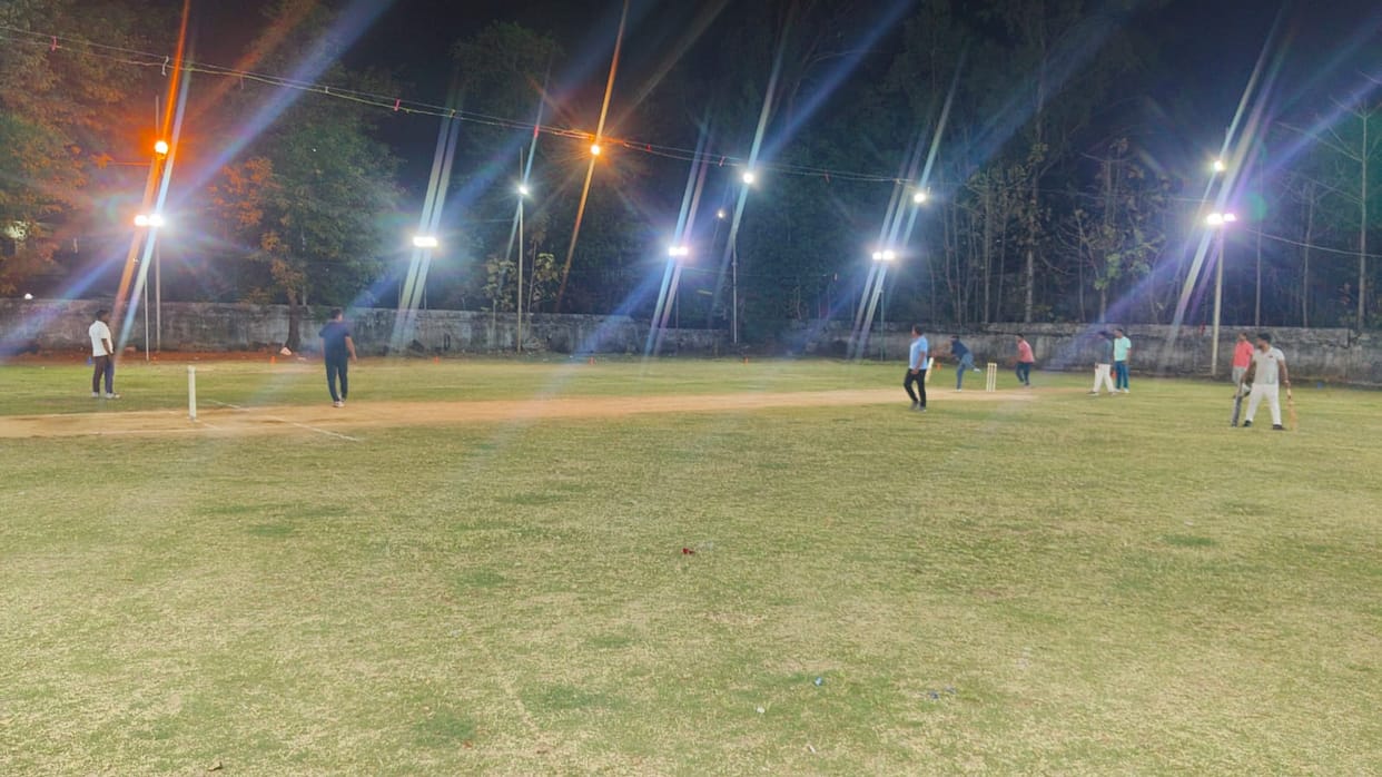 Neon Night won by 5 runs, while Gladiator won by 33 runs.