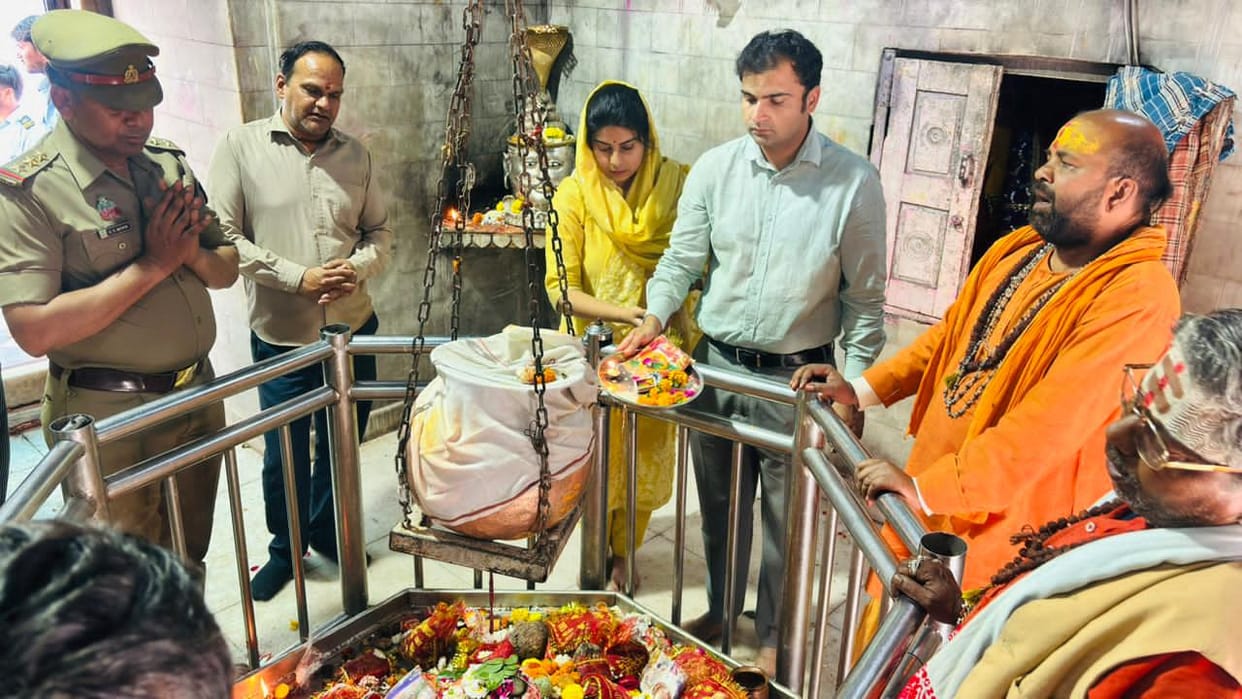 DFO offered prayers at Brahmalal Temple