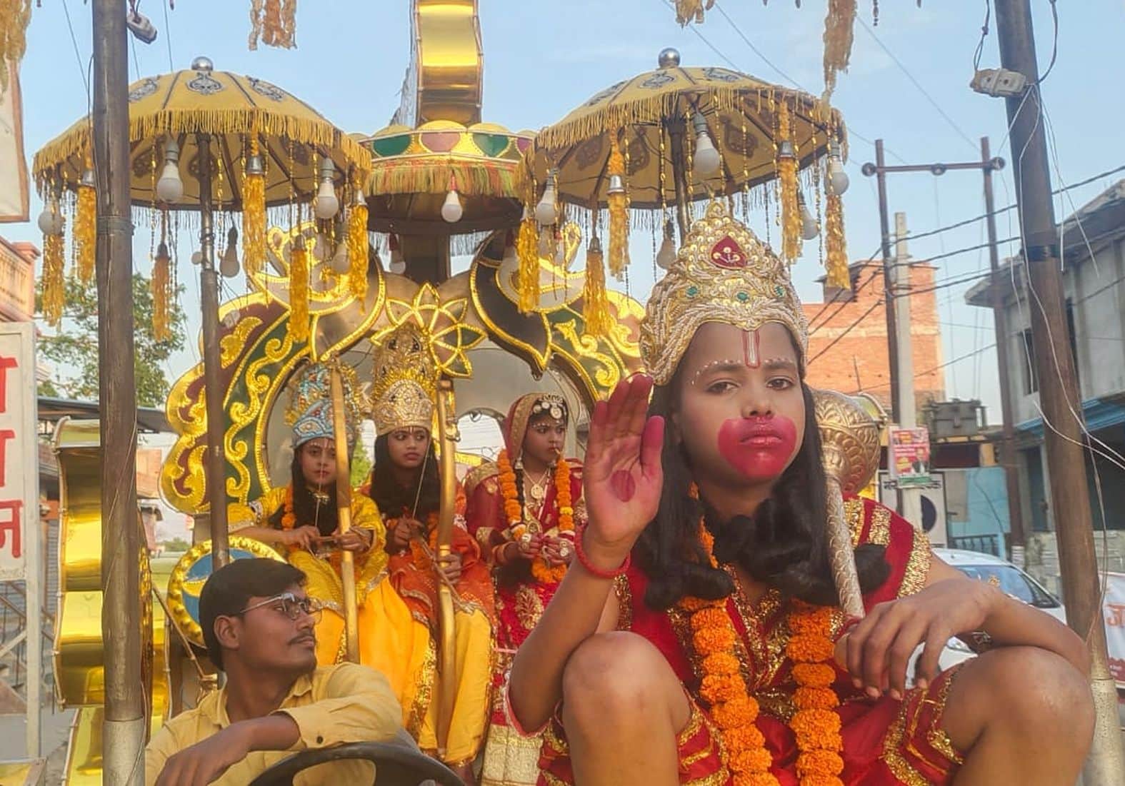 चांदा कस्बे में रामनवमी पर शोभायात्रा निकालते श्रद्धालु। संवाद