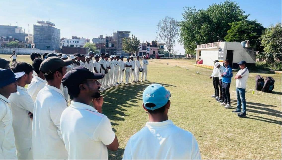 फोटो-21-चयन ट्रायल में खिलाड़ियों को जरूरी जानकारी देते चयनकर्ता। स्रोत: आयोजक।