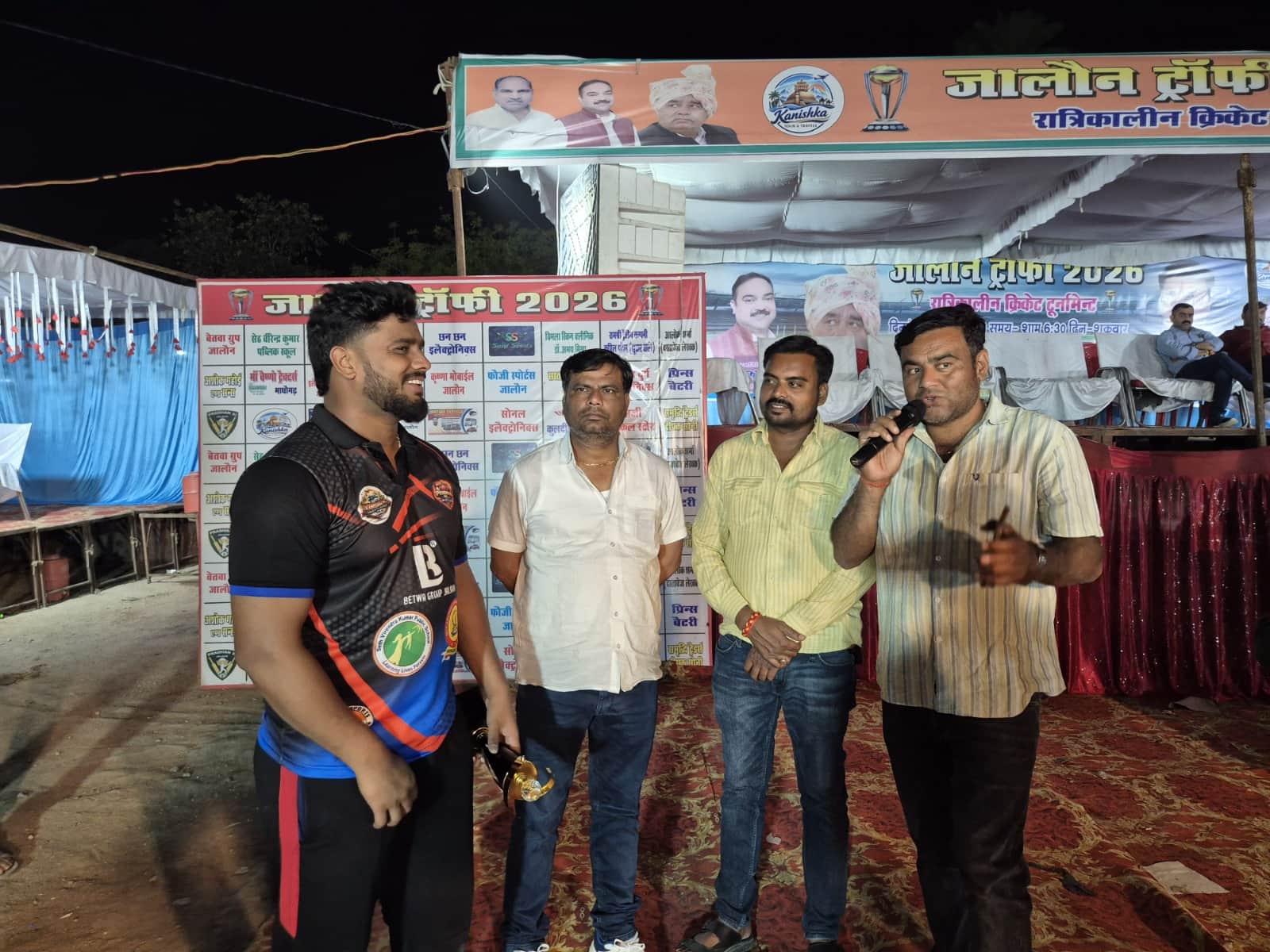 फोटो-21- खिलाड़ियों से वार्ता करते अतिथि। स्रोत-आयोजक