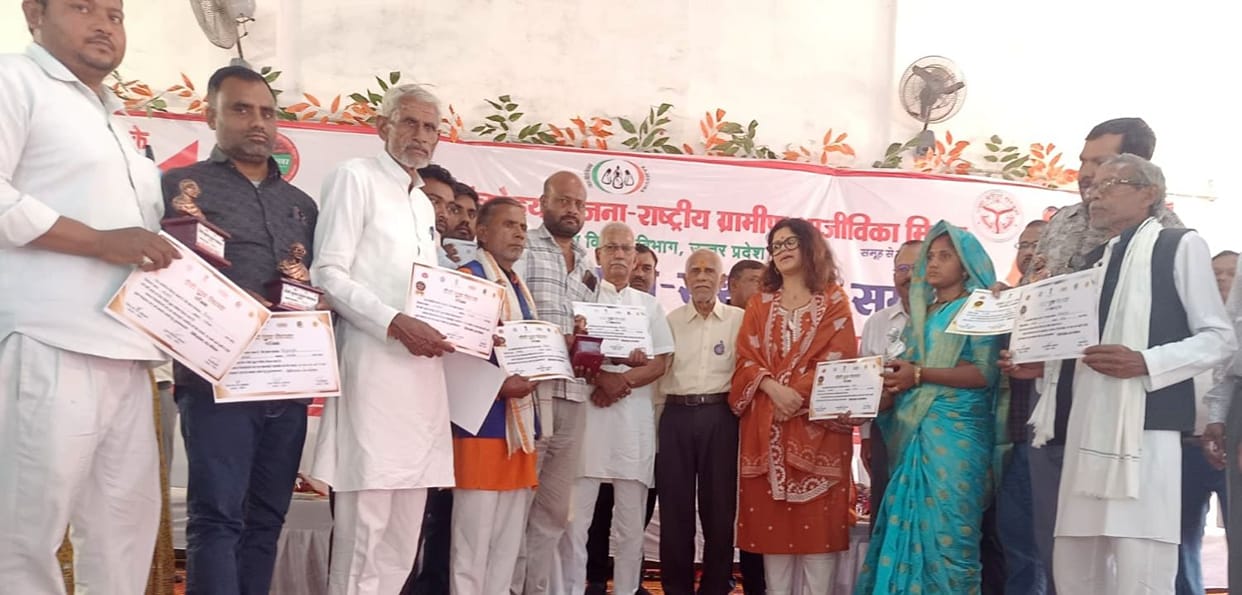 Heads of 31 TB-free Gram Panchayats were honored.
