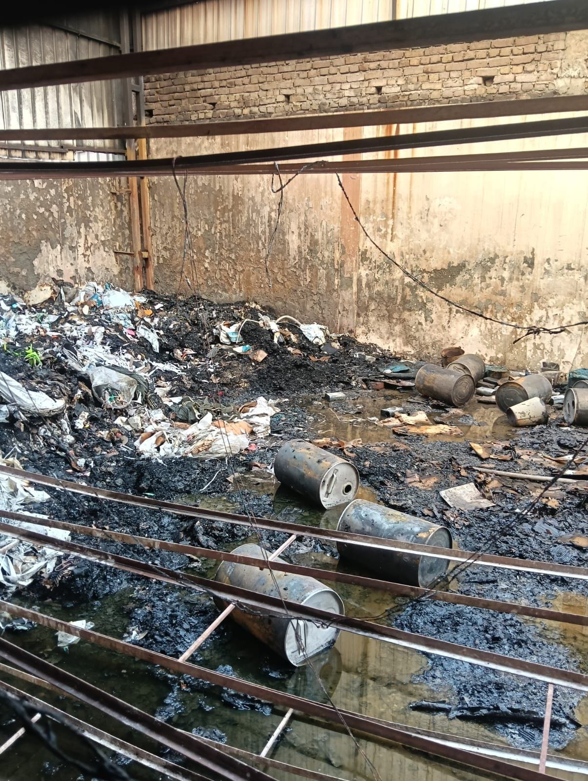 Fire broke out in the waste of a footwear factory, three vehicles brought it under control.