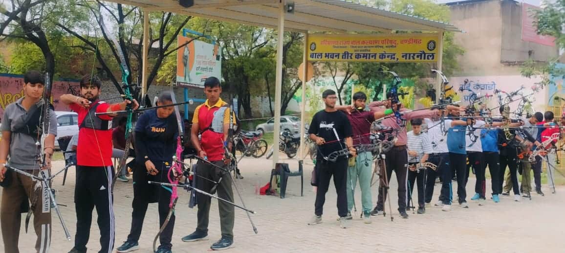 फोटो नंबर- 19बाल भवन में तीरंदाजी का अभ्यास करते खिलाड़ी। स्रोत- कोच