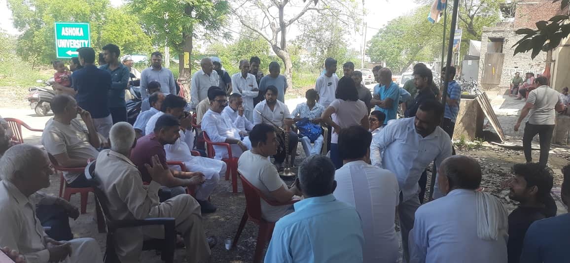 फोटो : सोनीपत के गांव असावरपुर में ग्रामीणों को समर्थन देने पहुंचे राजनीतिक दलों के नेता। संवाद