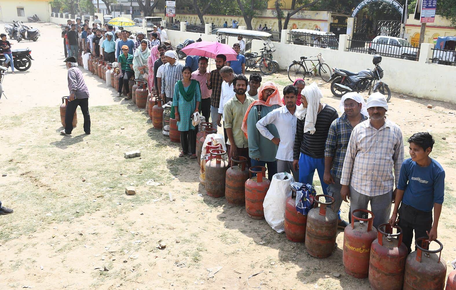 गैस संकट।