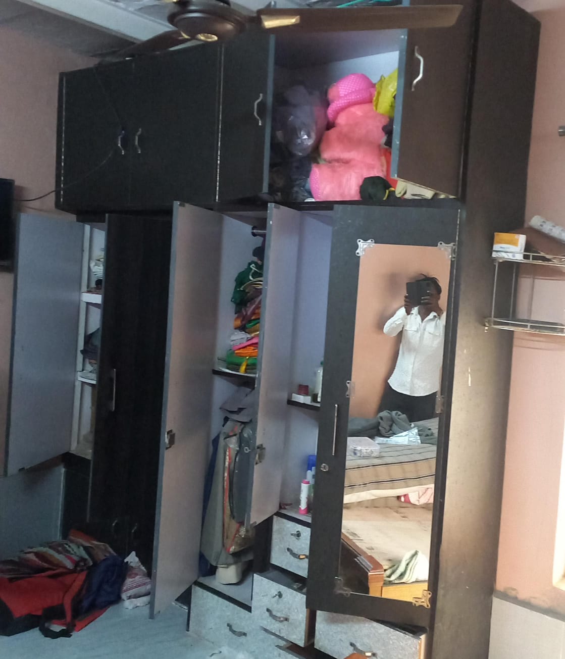 Jewelry and Cash Worth Lakhs Stolen from Merchant's House