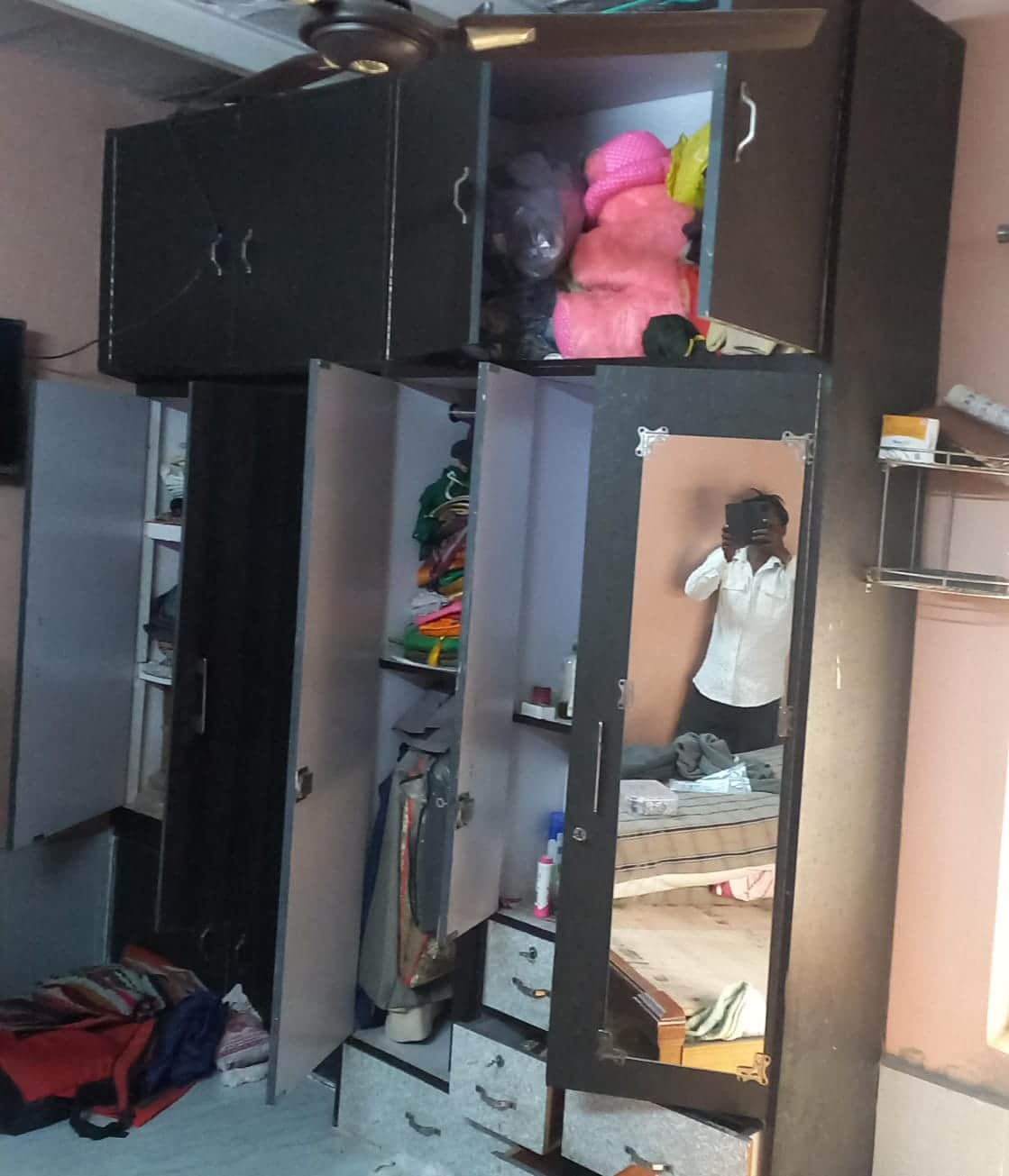 गांव बस्तोई में चोरी के बाद बिखरा पड़ा सामान। संवाद