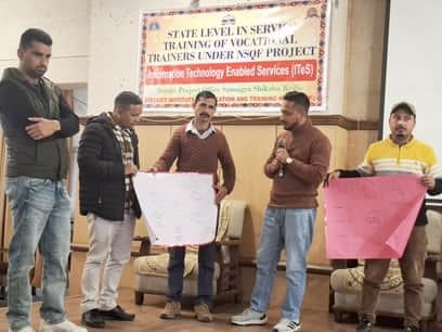 कुल्लू के देवसदन में प्रदेश भर  शिक्षको के लिए इन-सर्विस प्रशिक्षण समारोह में भाग लेते हुए।-स