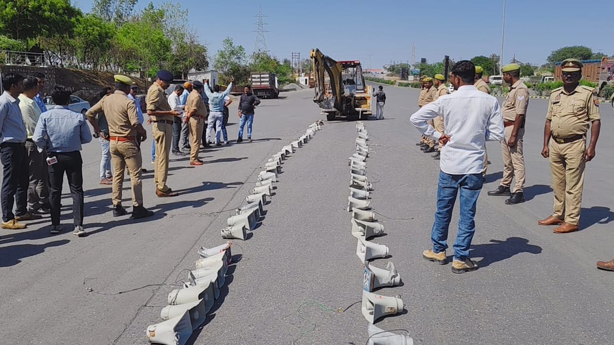 130 Horns and Loudspeakers Crushed by Bulldozer; Drivers Warned