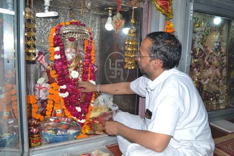 Ashtami today... Devotees will break their fast by offering offerings to Mother Goddess in the form of a girl.