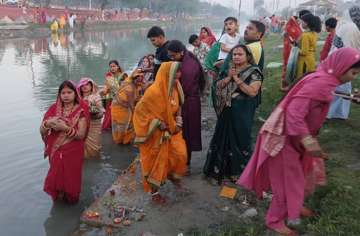 Chaitra Chhath : Offering Arghya to the Rising Sun, Prayers Offered for Family's Happiness and Prosperity