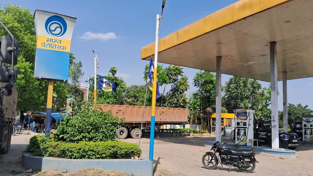 पेट्रोल पंप पर सन्नाटा।