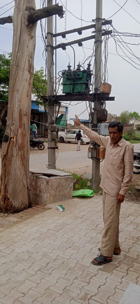A dry neem tree near the transformer in Kheda Alampur poses a threat.