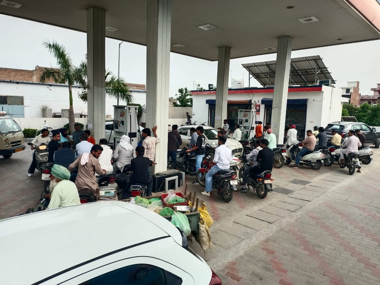 Oil crisis: Crowds gather at petrol pumps, nozzles dry