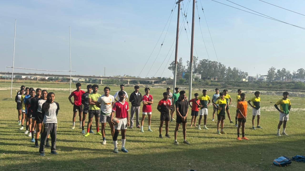 रुड़की स्थित सोलानी नदी के मैदान में स्टेट रग्बी चैंपियनशिप के लिए  ट्रायल के दौरान उपस्थित र