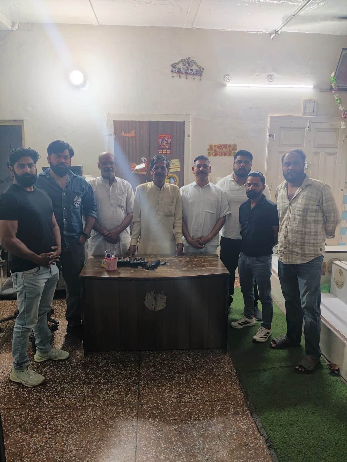 रेवाड़ी। नई अनाज मंडी में आयोजित बैठक में उपस्थित विश्व हिन्दू परिषद के सदस्य। स्रोत: प्रवक्ता