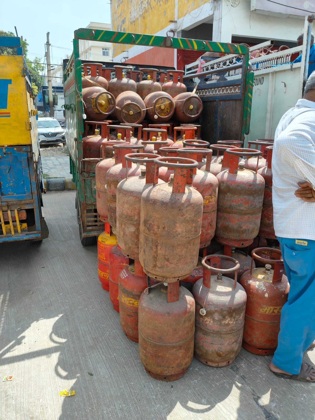 Earlier the supply of cylinders was 7 thousand, now it has reached 15 thousand.