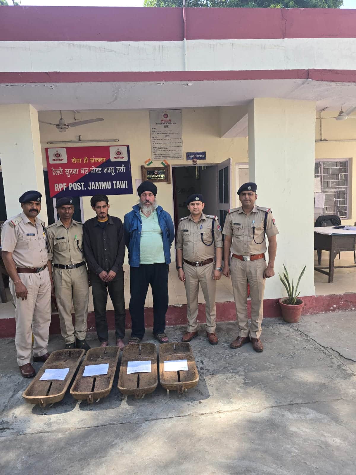 स्लीपर प्लेट चुराने पर रेलवे पुलिस ने किया मामला दर्ज 