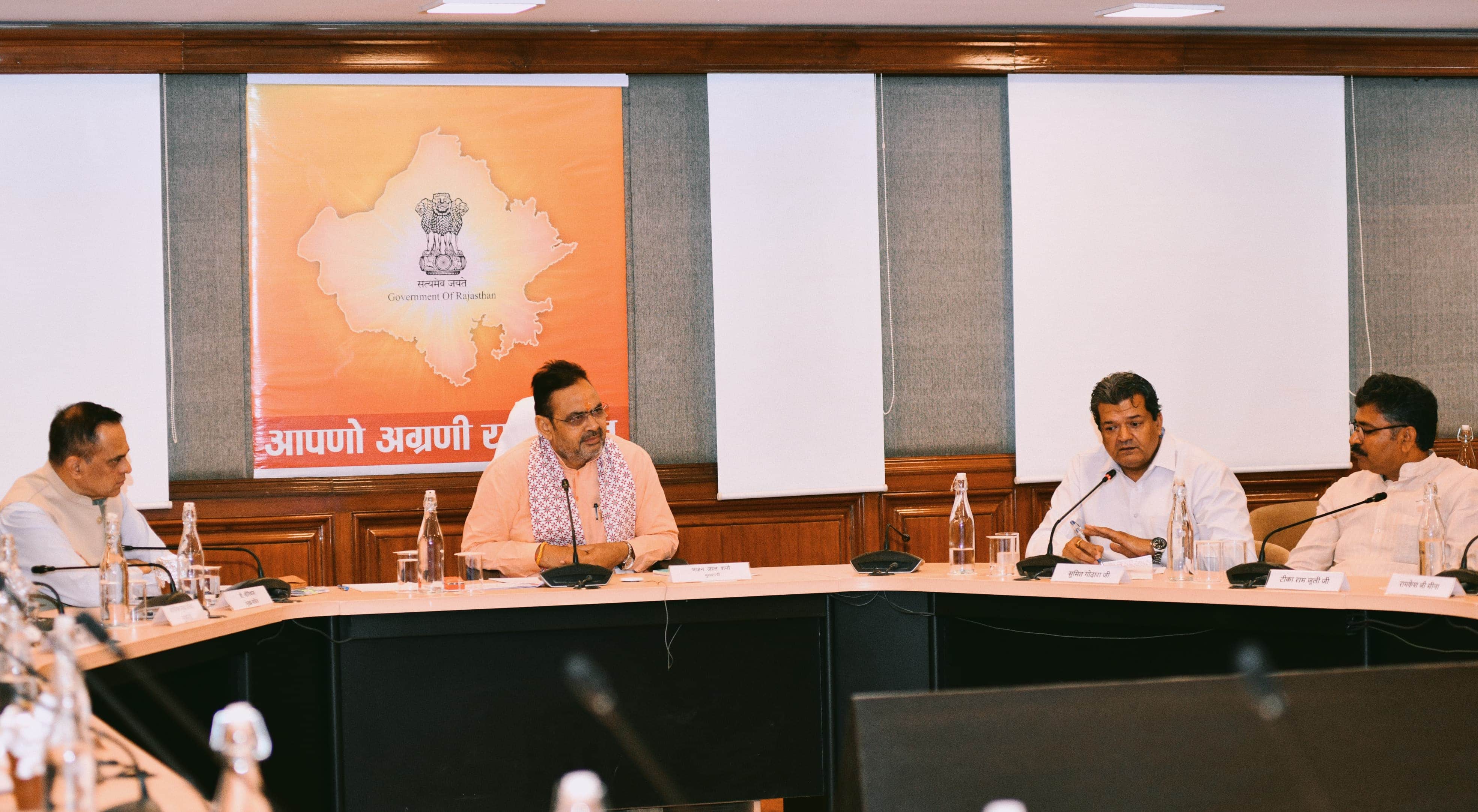 सर्वदलीय बैठक में मुख्यमंत्री सहित नेता प्रतिपक्ष टीका राम जूली और मंत्रिमंडल