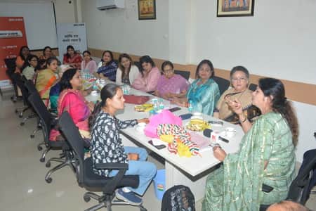 संवाद कार्यक्रम में मुख्य अतिथि राज्य महिला आयोग की अध्यक्ष डॉ. बबीता सिंह चौहान व अन्य।