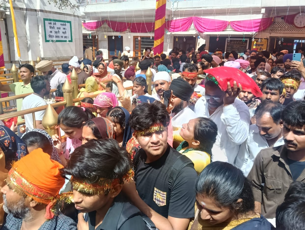 35,000 devotees bowed their heads at Nainadevi, praying for peace and happiness.