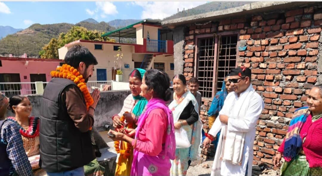 देप्रयाग के सौड़ गांव में उक्रांद के ''मूल निवास भू-कानून प्रकोष्ठ'' के नवनियुक्त प्रदेश अध्य