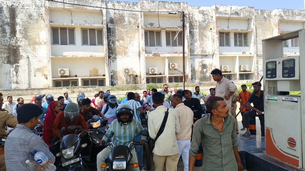 People are filling up their fuel tanks to the brim amidst fears of a petrol shortage