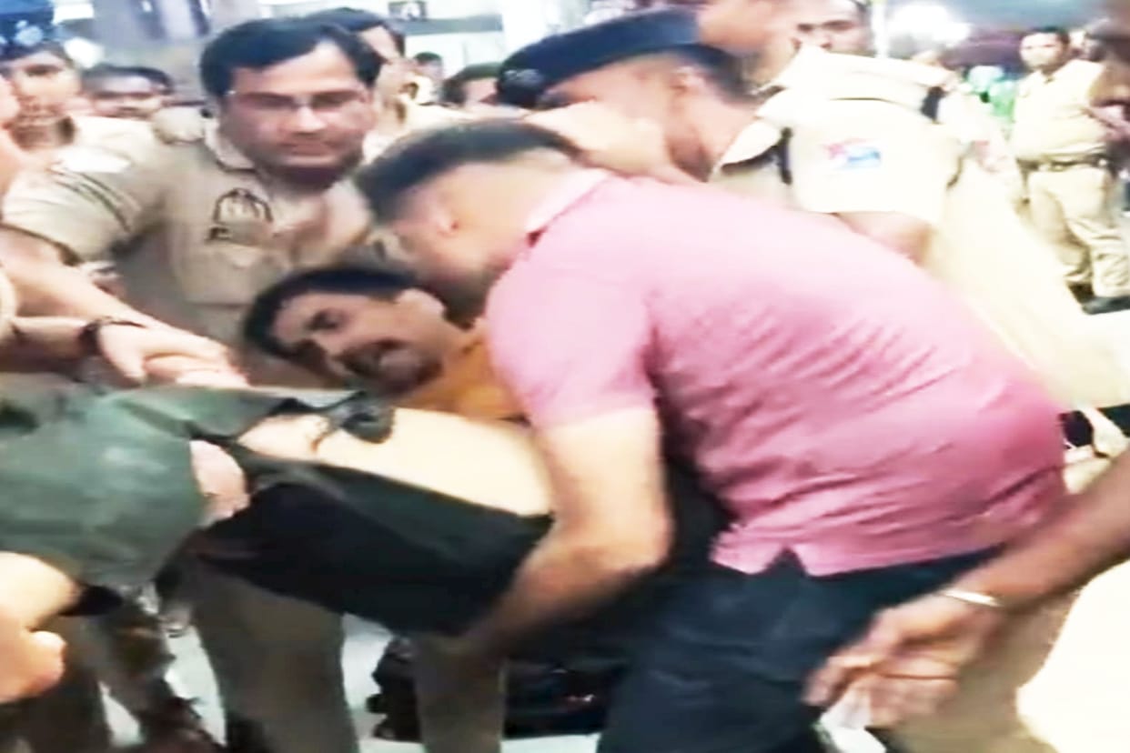 firozabad news train accident airforce jawan injured