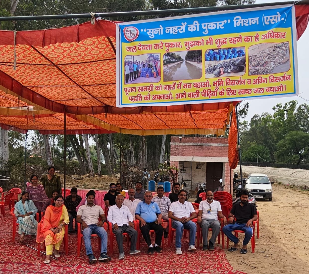 Social workers and departmental workers are creating awareness about not polluting canal water.