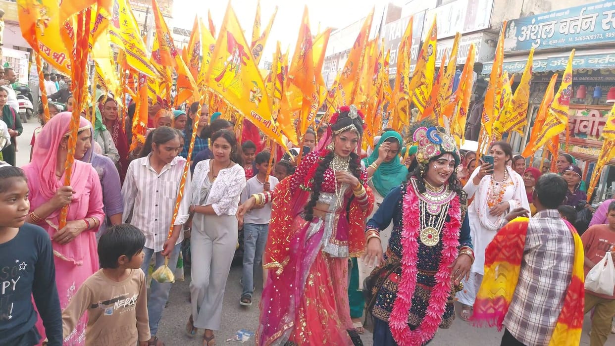 A grand procession was taken out on Ram Navami, with tableaux and stunts captivating the devotees.