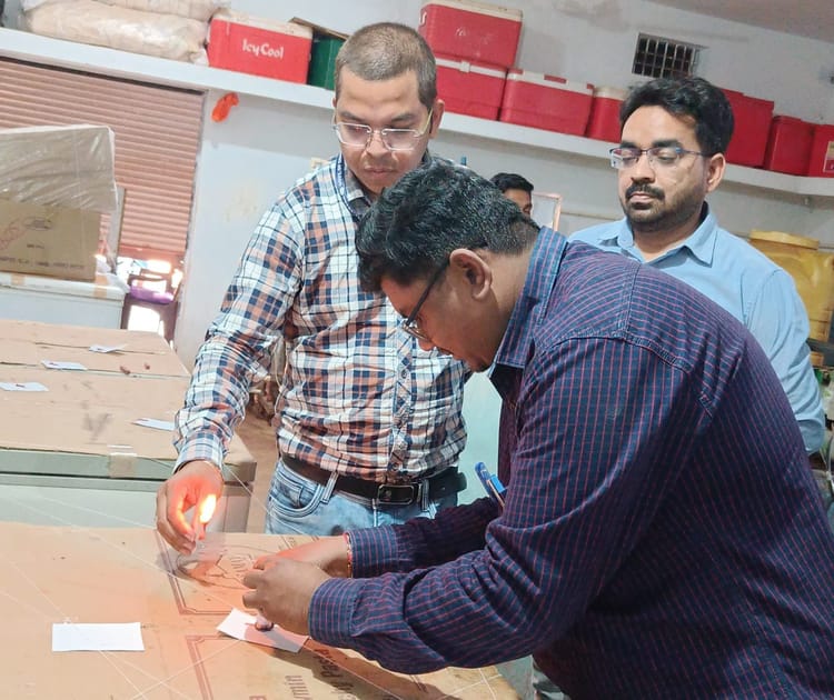 Rajnandgaon: आइसक्रीम के नाम पर 'जहर', 5000 चोकोबार और 3000 ऑरेंज कैंडी जब्त कर की नष्ट; फैक्टरी पर छापा