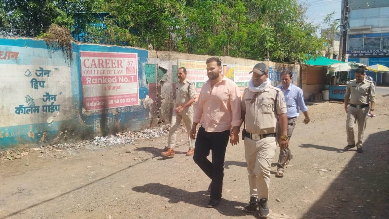 अवैध कॉलोनियों पर चला प्रशासन का पंजा