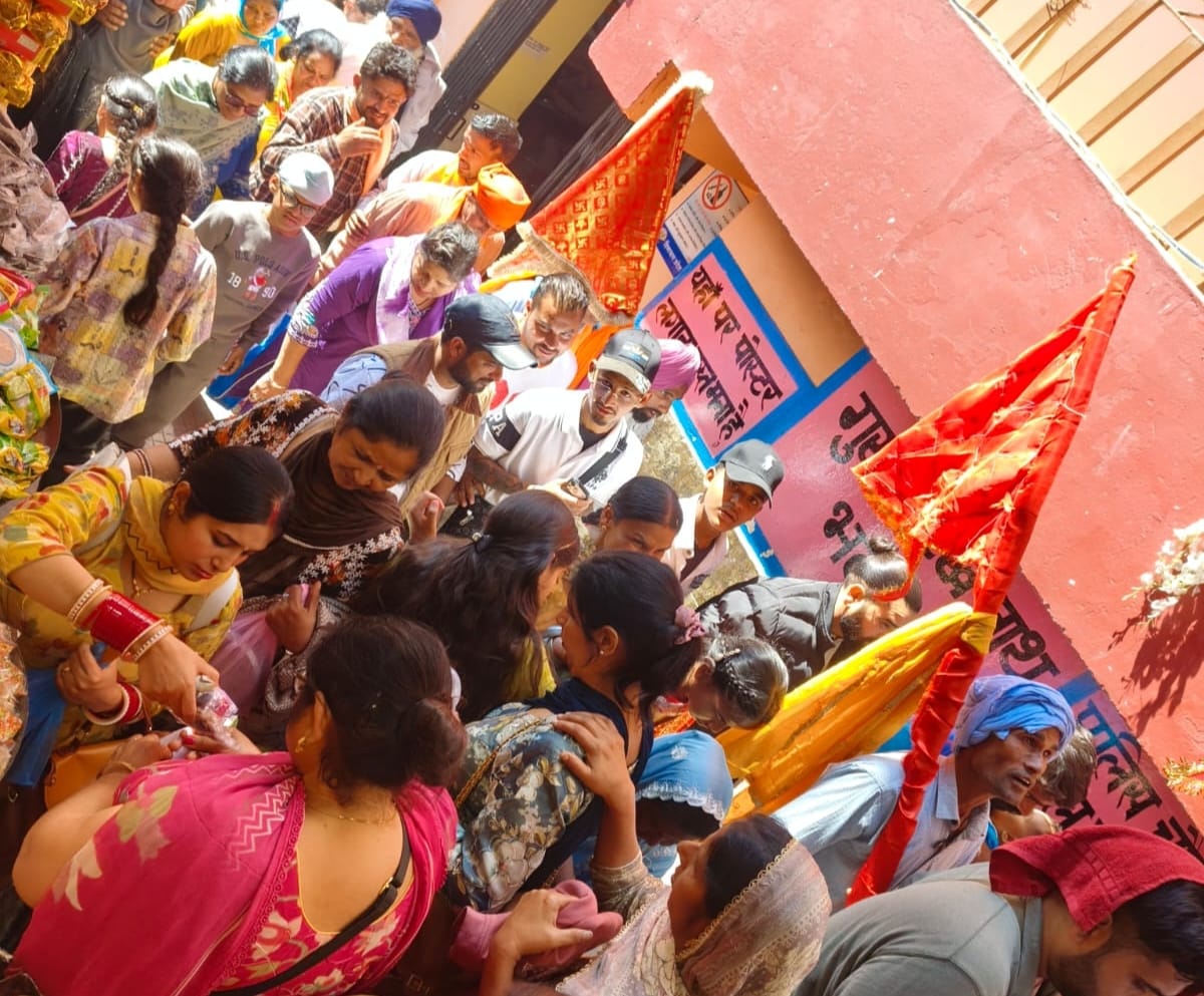 The temple complex in Deotsidh resonated with the chants of Paunahari.