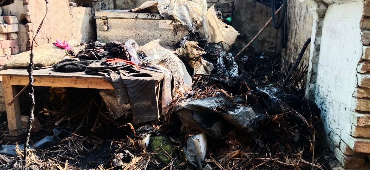 Fire breaks out in a thatched hut in Devkali; household belongings reduced to ashes.