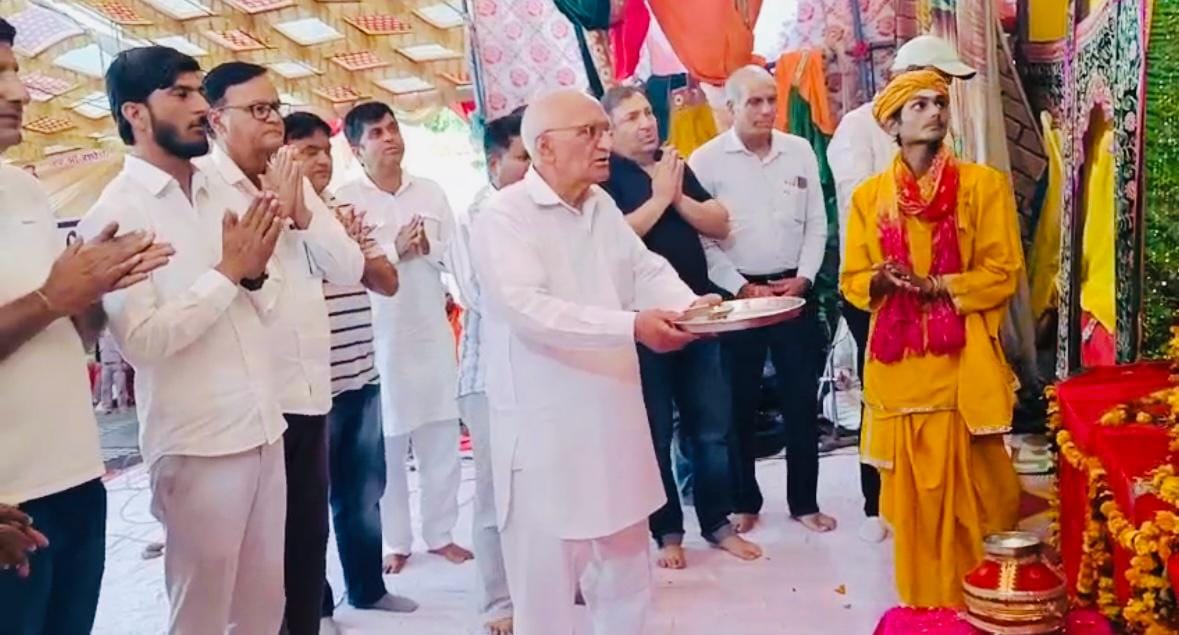Devotees relished the divine pastimes of Lord Krishna