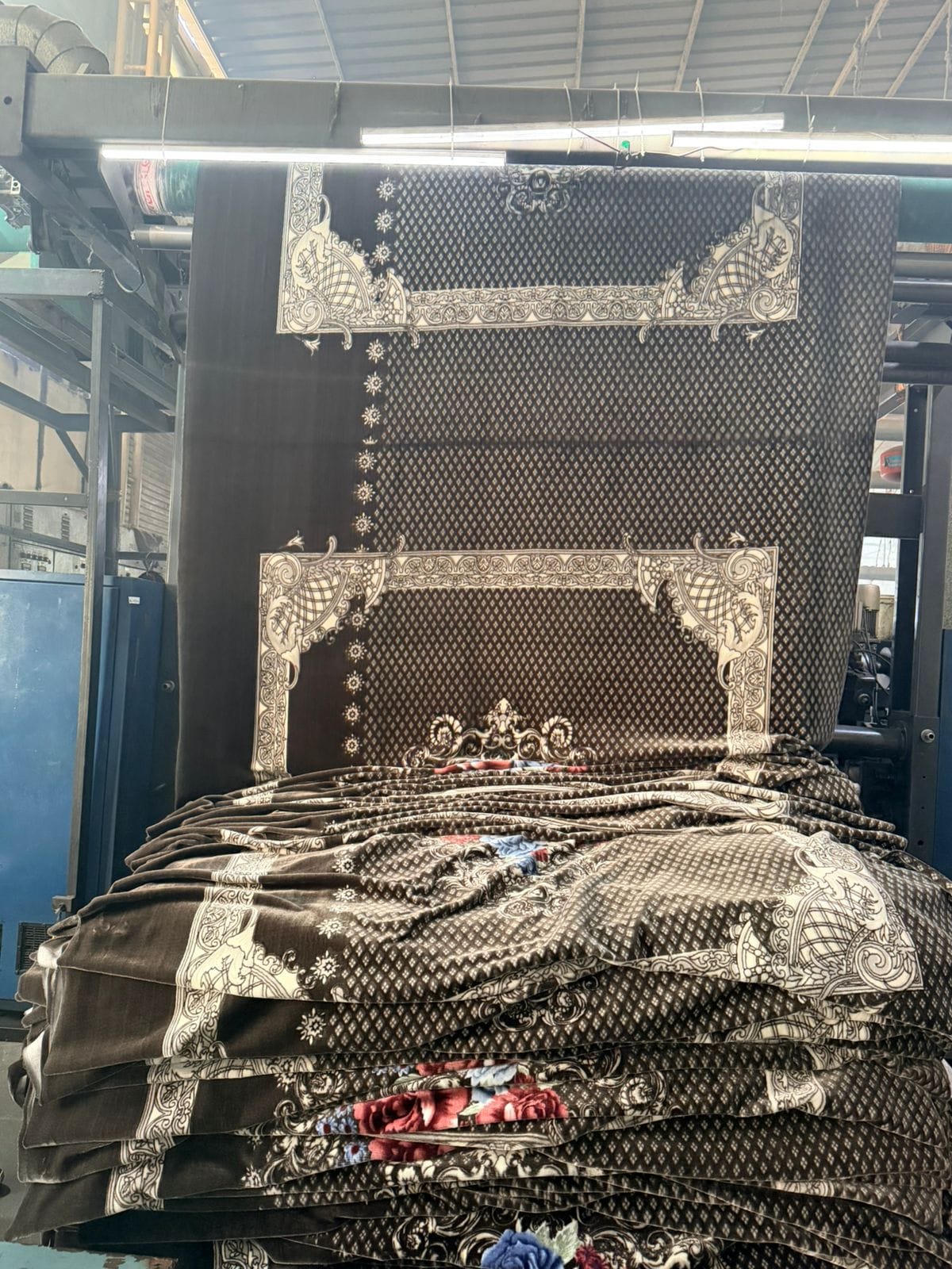 Tension in West Asia: Blanket industry slows, previous cargo stuck at ports, new orders halted