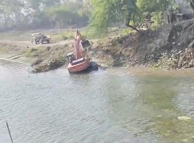 Preparations begin for the construction of a new bridge over the canal.