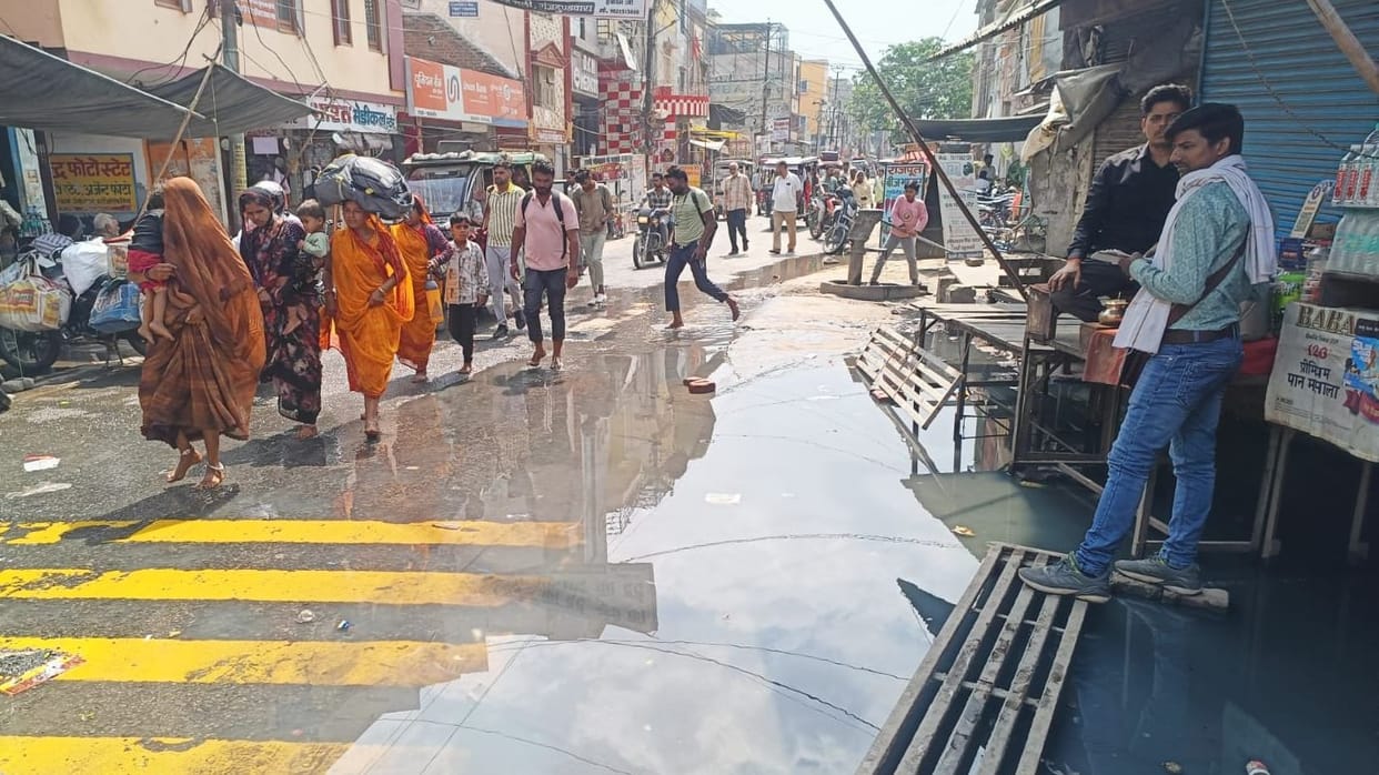 Waterlogging due to drain construction, pedestrians and shopkeepers troubled