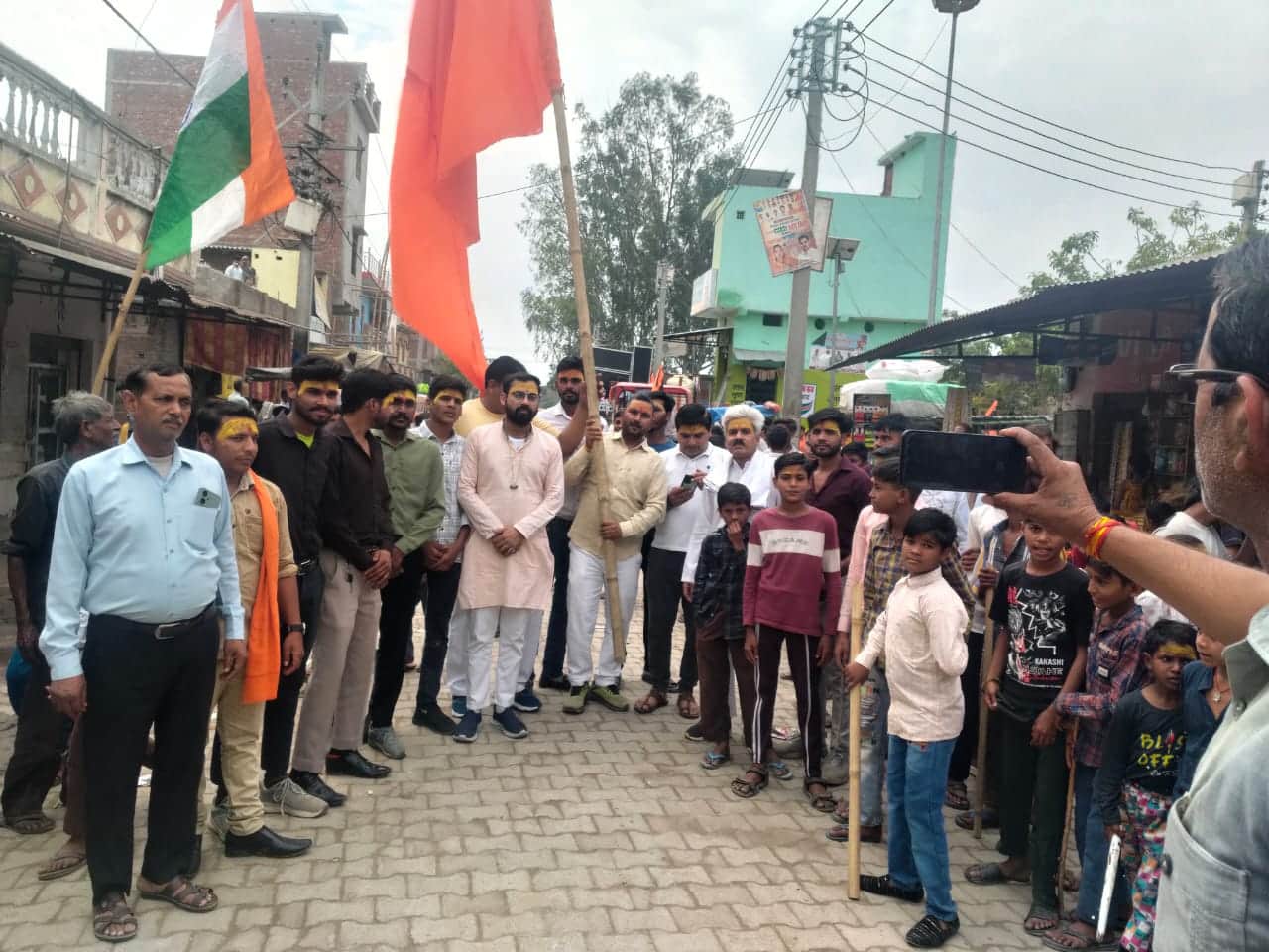 फोटो 30 कादरगंज में राम नवमी पर आरएसएस द्वारा निकली गई शोभयात्रा। स्रोत: संवाद