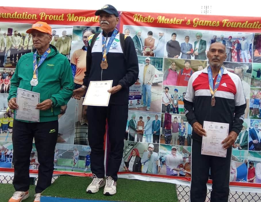 फोटो-62: पदक विजेता बहादुरगढ़ निवासी परमानंद मलिक सबसे दाएं। स्रोत स्वयं