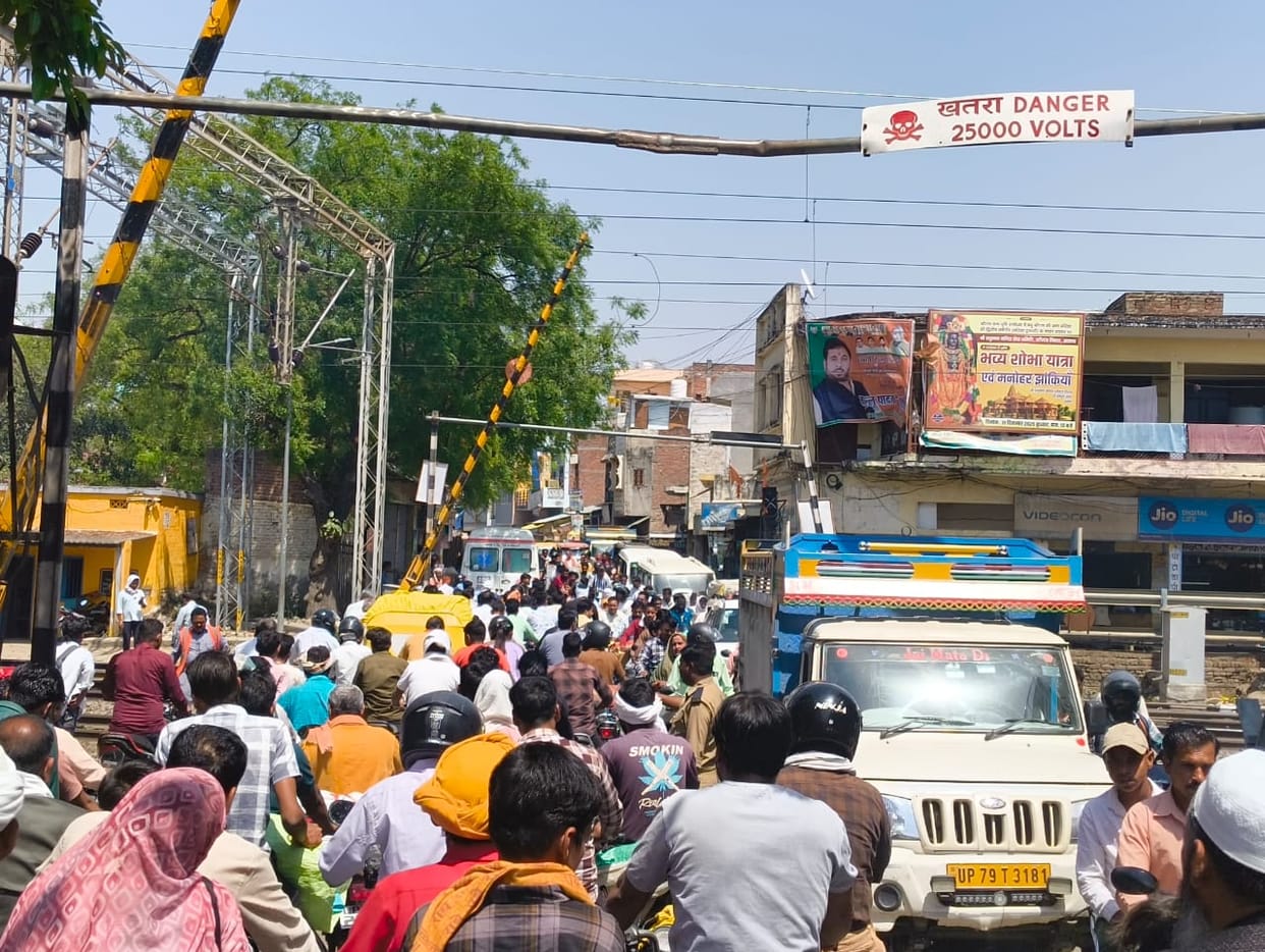 Holi Special Express stopped due to traffic jam on railway track